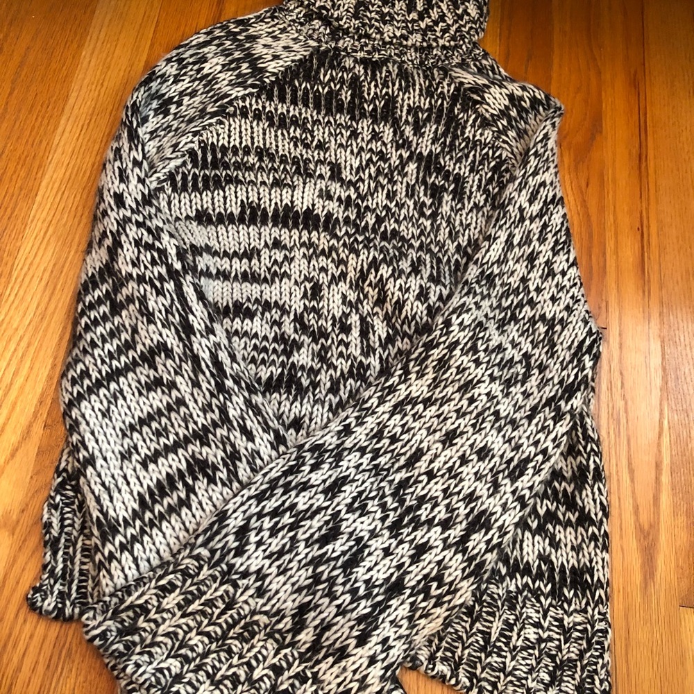 Sweater with bell sleeves